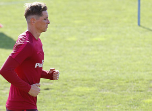 temporada 16/17. Entrenamiento en la ciudad deportiva Wanda. Torres corriendo durante el entrenamiento